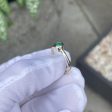 Load image into Gallery viewer, Emerald Rubover Solitare // 9k Gold