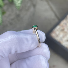 Load image into Gallery viewer, Emerald Rubover Solitare // 9k Gold