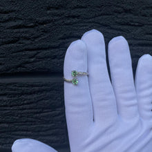 Load image into Gallery viewer, Emerald - Twisted Ring