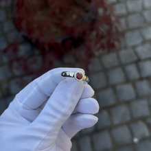 Load image into Gallery viewer, Collectors Ring 001 - Ruby