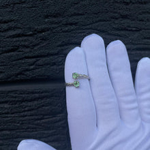 Load image into Gallery viewer, Tsavorite - Twisted ring