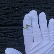 Load image into Gallery viewer, Tsavorite - Twisted ring