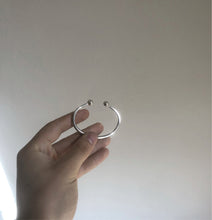 Load image into Gallery viewer, Ball Ended Torque Bangle