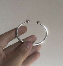 Load image into Gallery viewer, Ball Ended Torque Bangle
