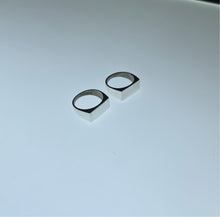 Load image into Gallery viewer, Flat Rectangular Topped Ring