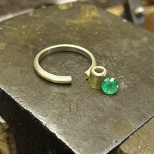 Load image into Gallery viewer, Emerald Rubover Solitare // 9k Gold
