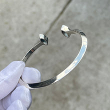 Load image into Gallery viewer, Collectors Bangle 003 - London Blue Topaz
