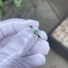 Load image into Gallery viewer, Emerald Rubover Solitare // 9k Gold
