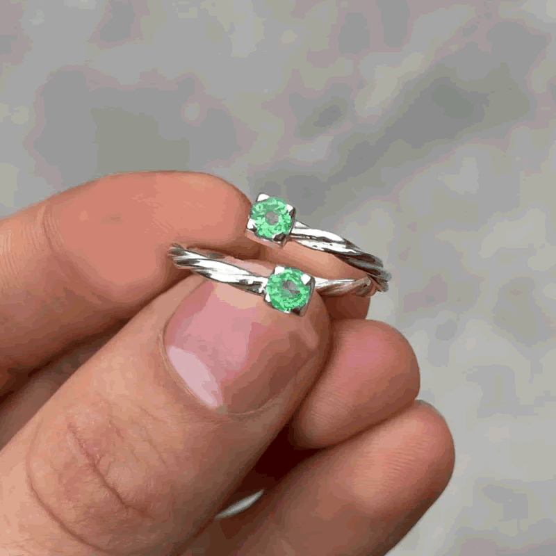 Emerald - twisted ring