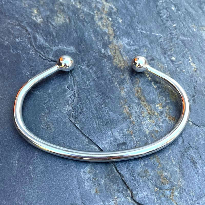 Ball ended torque Bangle